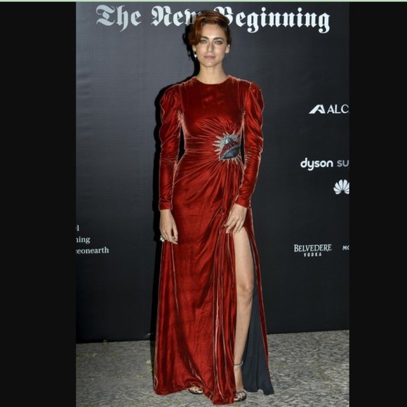 NWT. AUTH.GUCCI RUNWAY RED VELVET GOWN/MAXI EVENING DRESS IT40 - Picture 1 of 16